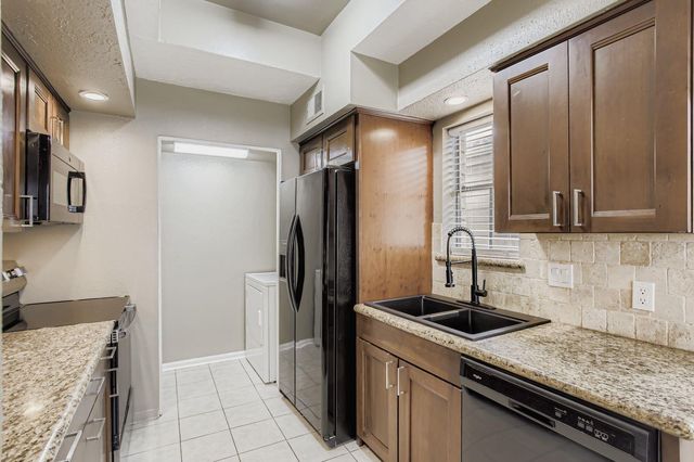 800 Country Place Drive 408, Houston, TX 77079