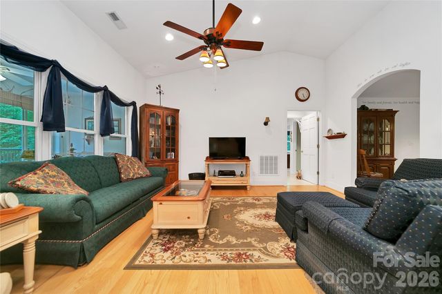 229 Hubbard Hollow Road, Rosman, NC 28772