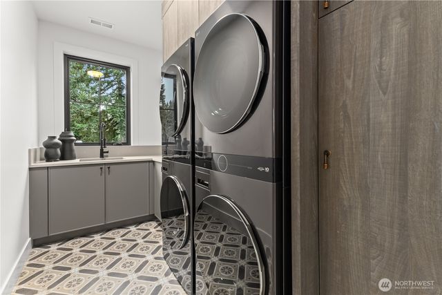 10789 SE 10th Street, Bellevue, WA 98004