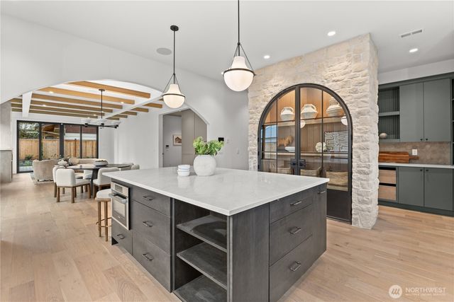 10789 SE 10th Street, Bellevue, WA 98004