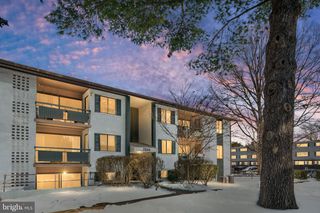 2844 DOVER LN #302, Falls Church, VA 22042