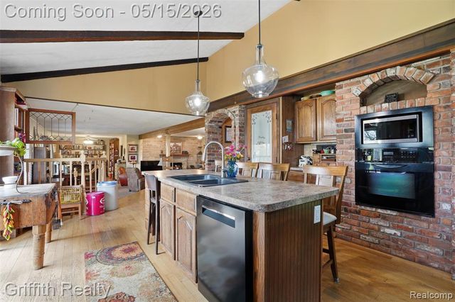 2901 School Lake Drive, Brighton, MI 48114