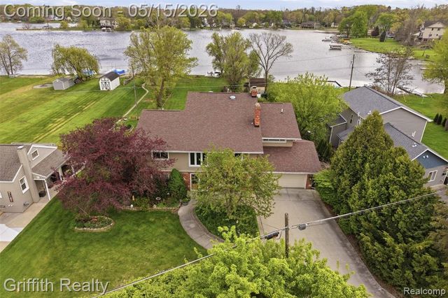 2901 School Lake Drive, Brighton, MI 48114