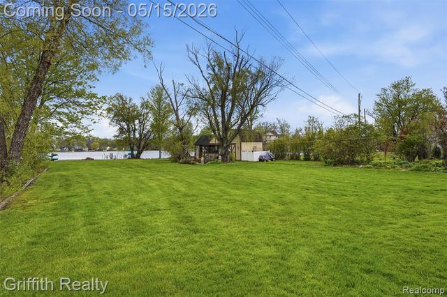 2901 School Lake Drive, Brighton, MI 48114