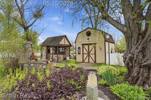 2901 School Lake Drive, Brighton, MI 48114