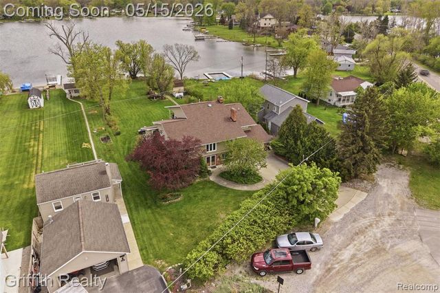 2901 School Lake Drive, Brighton, MI 48114