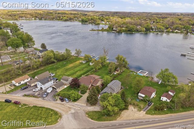 2901 School Lake Drive, Brighton, MI 48114
