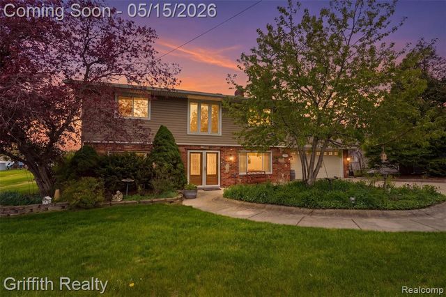 2901 School Lake Drive, Brighton, MI 48114