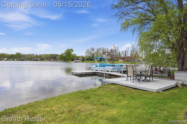 2901 School Lake Drive, Brighton, MI 48114