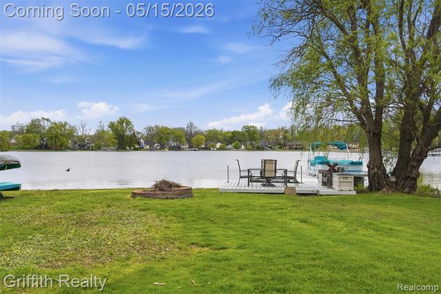 2901 School Lake Drive, Brighton, MI 48114