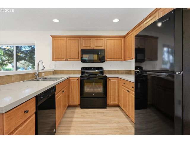 6311 Se WOODSTOCK Blvd, Portland, OR 97206