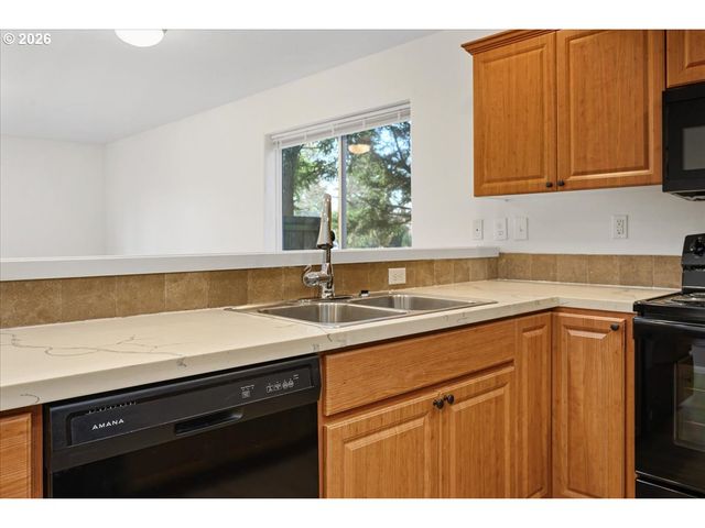 6311 Se WOODSTOCK Blvd, Portland, OR 97206