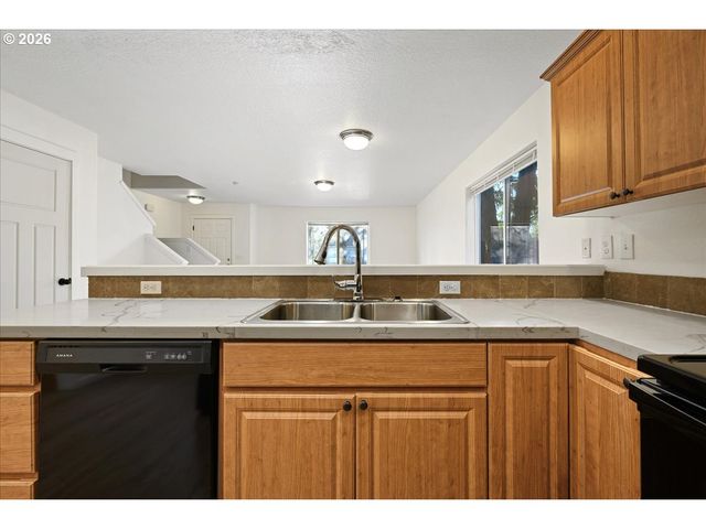 6311 Se WOODSTOCK Blvd, Portland, OR 97206