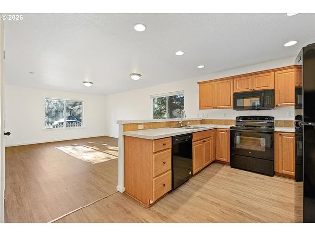 6311 Se WOODSTOCK Blvd, Portland, OR 97206