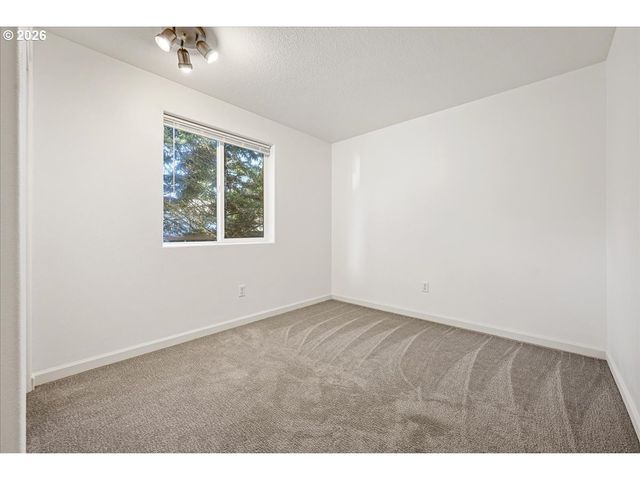 6311 Se WOODSTOCK Blvd, Portland, OR 97206