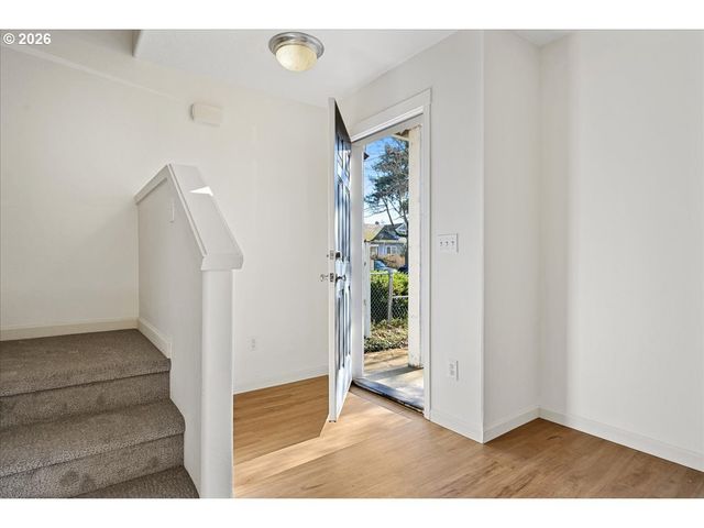 6311 Se WOODSTOCK Blvd, Portland, OR 97206