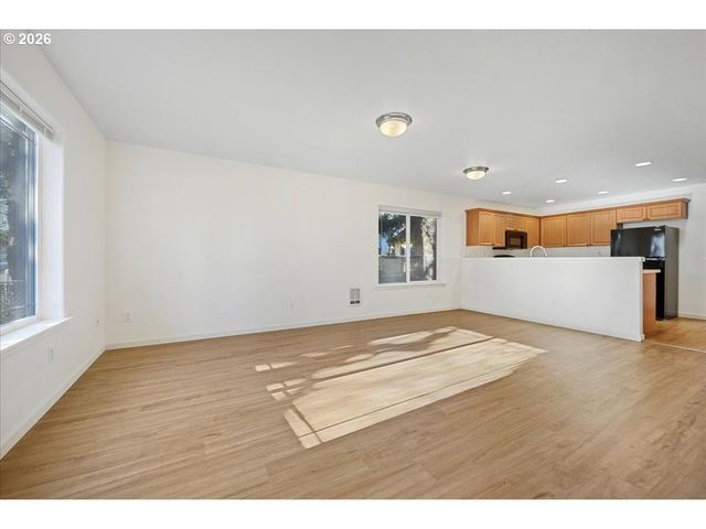 6311 Se WOODSTOCK Blvd, Portland, OR 97206