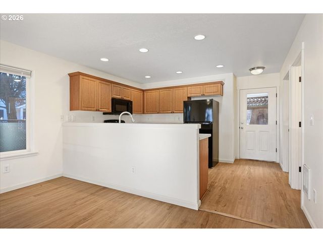 6311 Se WOODSTOCK Blvd, Portland, OR 97206