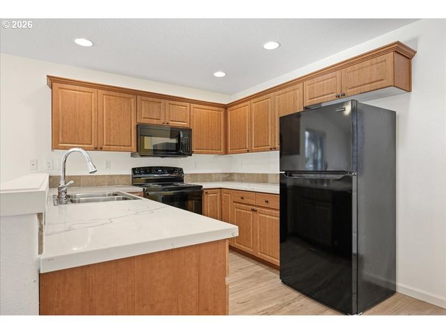 6311 Se WOODSTOCK Blvd, Portland, OR 97206