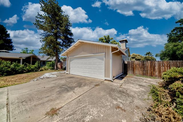 8238 Ferncreek Ct, Citrus Heights, CA 95621