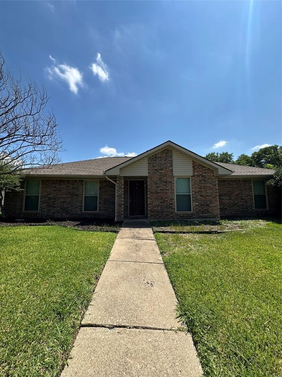 1610 Saint James Drive, Carrollton, TX 75007