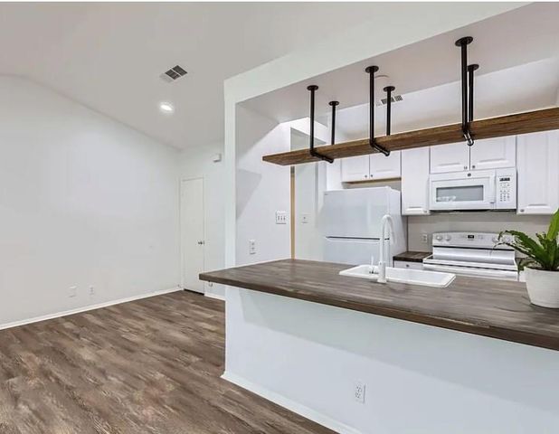 1301 Hollow Creek DR 2, Austin, TX 78704