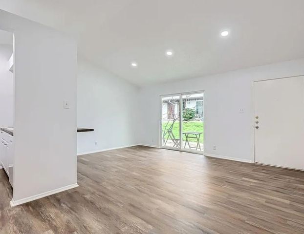 1301 Hollow Creek DR 2, Austin, TX 78704