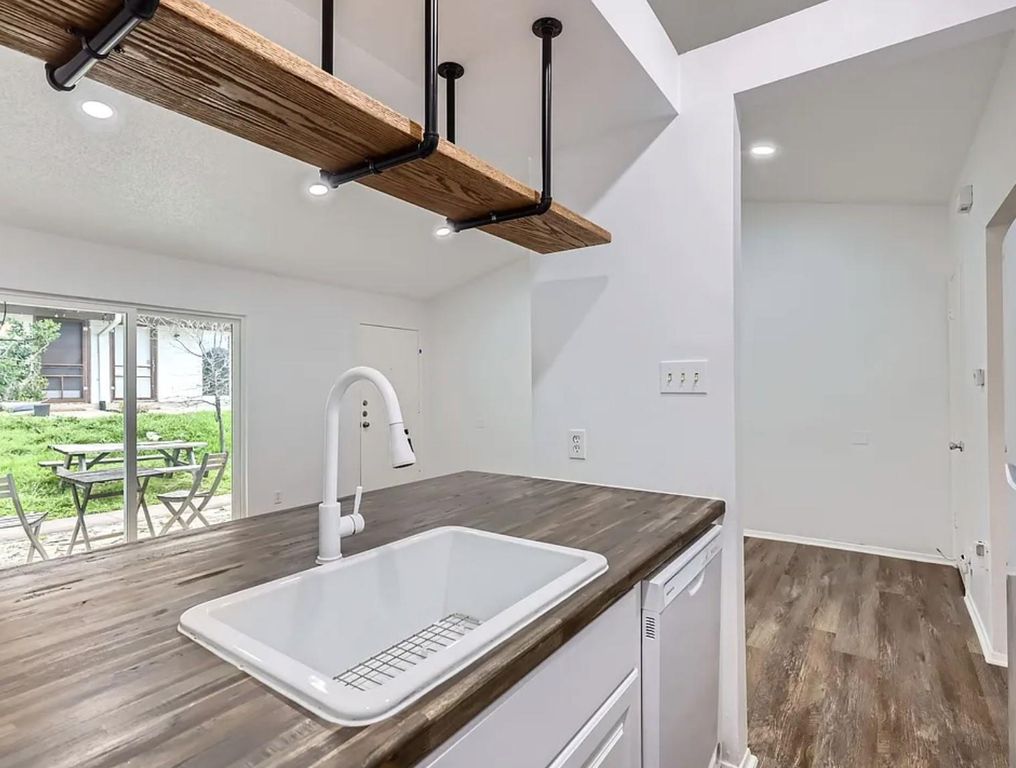 1301 Hollow Creek DR 2, Austin, TX 78704