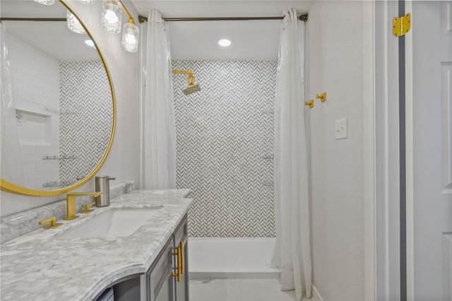 57 Rock Creek Dr, Corpus Christi, TX 78412