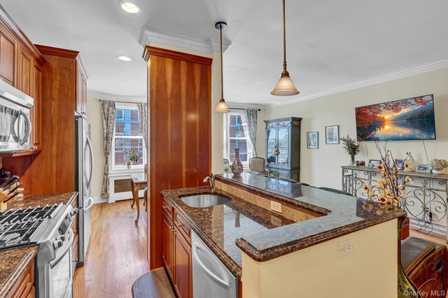 111 7th Street 304, Garden City, NY 11530