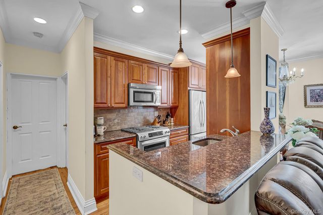 111 7th Street 304, Garden City, NY 11530