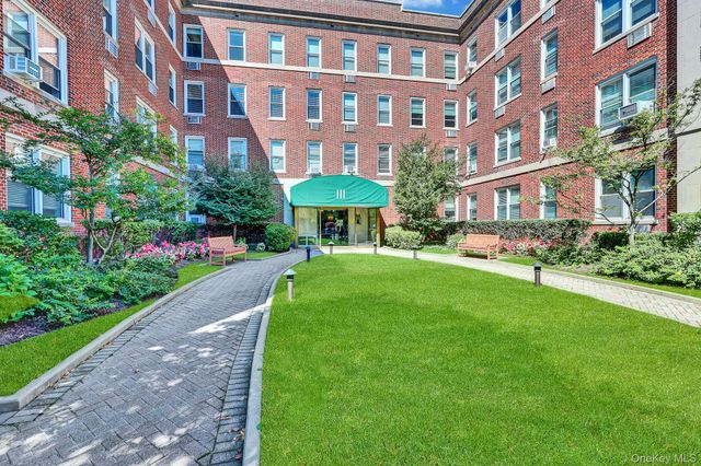 111 7th Street 304, Garden City, NY 11530