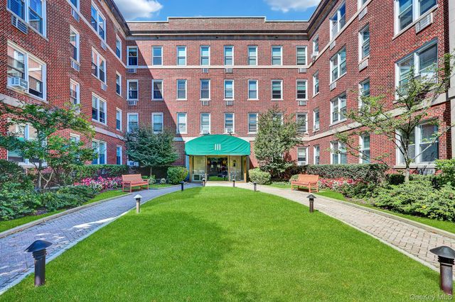 111 7th Street 304, Garden City, NY 11530