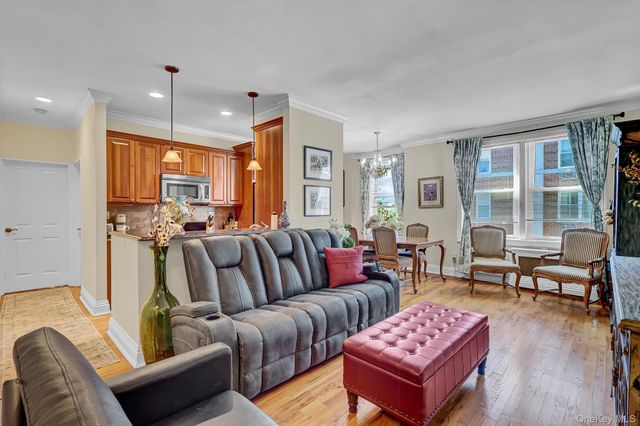 111 7th Street 304, Garden City, NY 11530