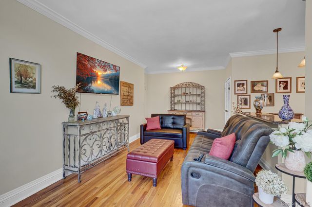 111 7th Street 304, Garden City, NY 11530
