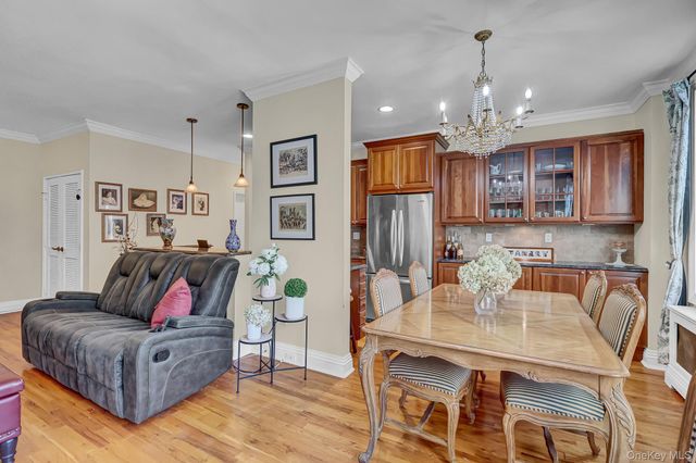 111 7th Street 304, Garden City, NY 11530