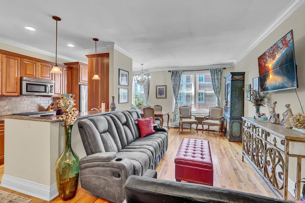 111 7th Street 304, Garden City, NY 11530 — photo 3