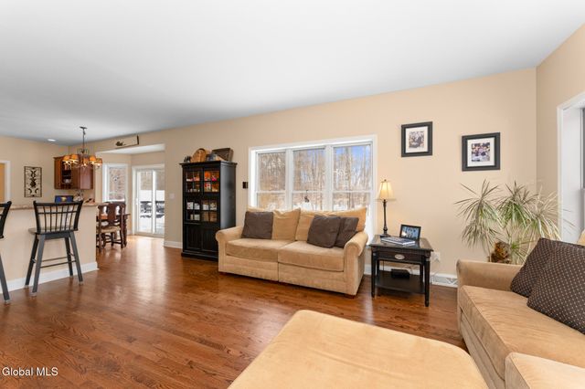 2 Goldfield Lane, Clifton Park, NY 12148