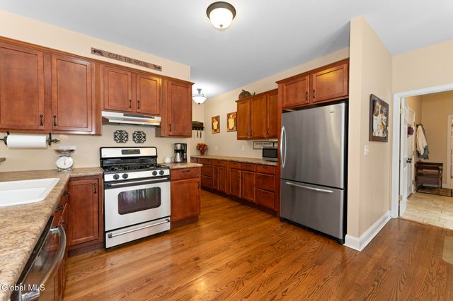 2 Goldfield Lane, Clifton Park, NY 12148