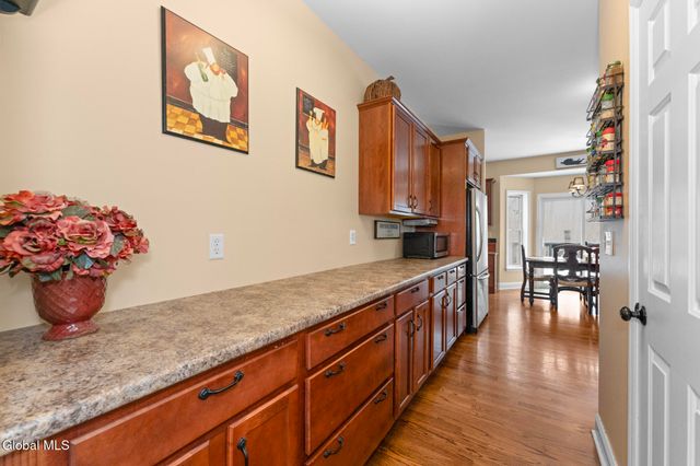 2 Goldfield Lane, Clifton Park, NY 12148