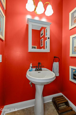 2 Goldfield Lane, Clifton Park, NY 12148