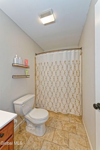 2 Goldfield Lane, Clifton Park, NY 12148