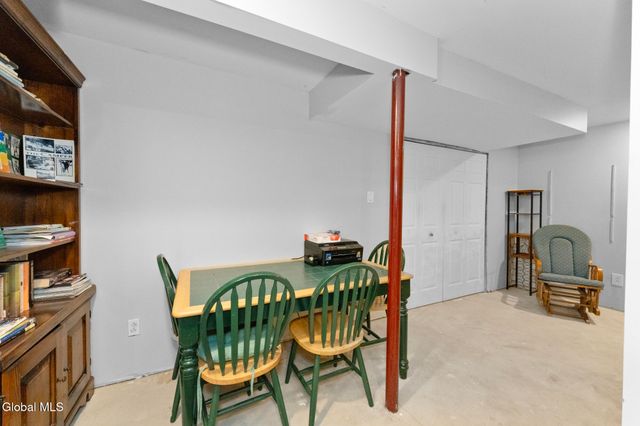 2 Goldfield Lane, Clifton Park, NY 12148