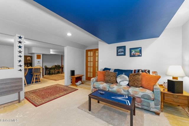 2 Goldfield Lane, Clifton Park, NY 12148