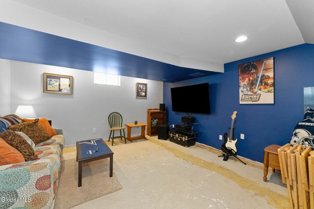 2 Goldfield Lane, Clifton Park, NY 12148