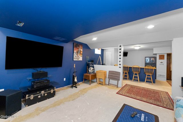 2 Goldfield Lane, Clifton Park, NY 12148