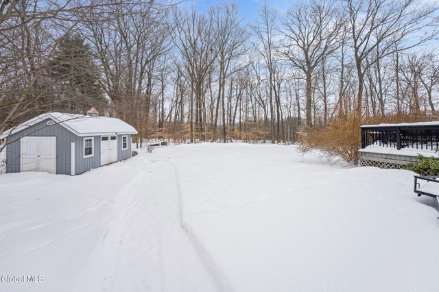 2 Goldfield Lane, Clifton Park, NY 12148