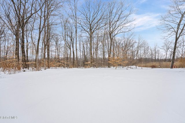 2 Goldfield Lane, Clifton Park, NY 12148