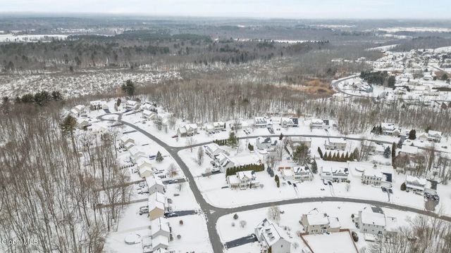 2 Goldfield Lane, Clifton Park, NY 12148