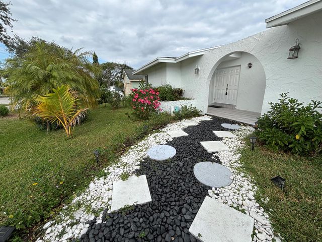 854 Royal Palm Beach Boulevard, Royal Palm Beach, FL 33411